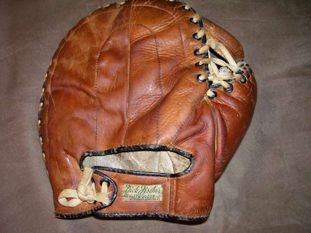 Dick Fischer Athletic Goods 725 Back